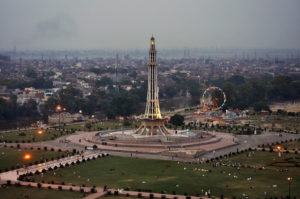 Eye_Of_Lahore_Minar_e_Pakistan_evening